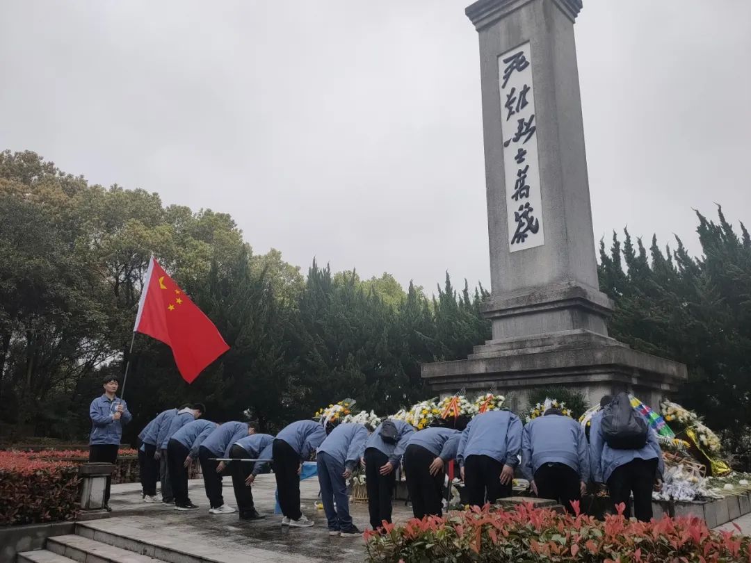 “萬眾一心，眾志成城”尤孚集團(tuán)組織清明祭掃活動